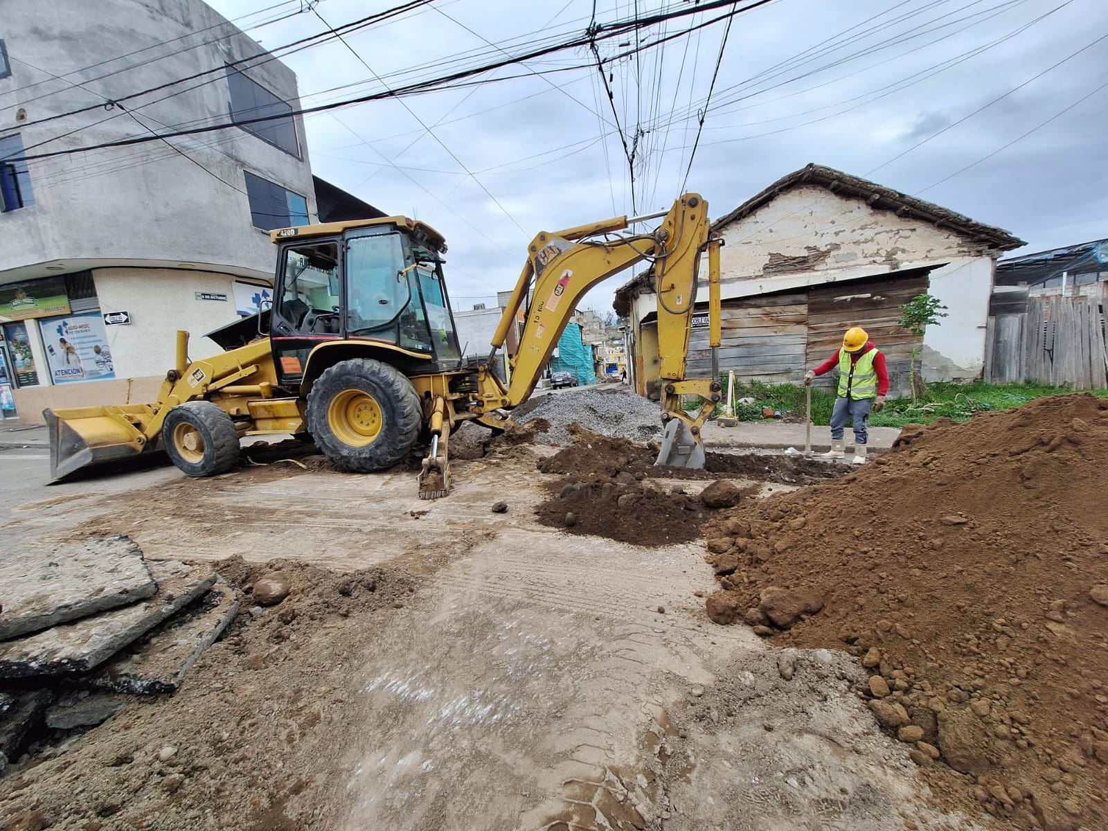 AVANZA LA OBRA DE ALCANTARILLADO PLUVIAL EN PICAIHUA EN UN 50%